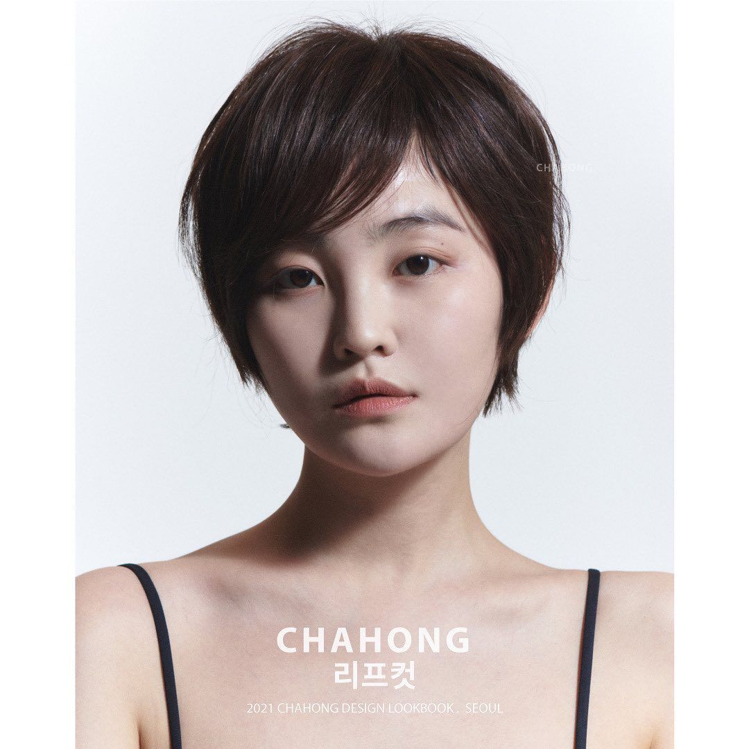 korean_woman_short_pixie_haircut_side_swept_bangs-hairstyle