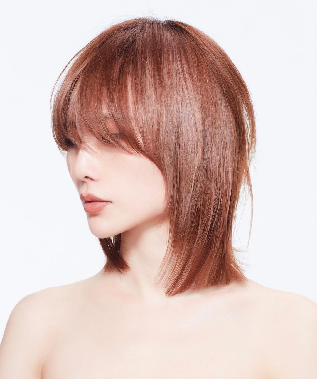 Lady with lonbangs and chopped mediumhair