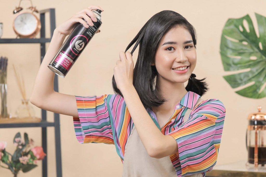 ผู้หญิงเอเชียผมสั้นสีดำ กำลังฉีดสเปรย์