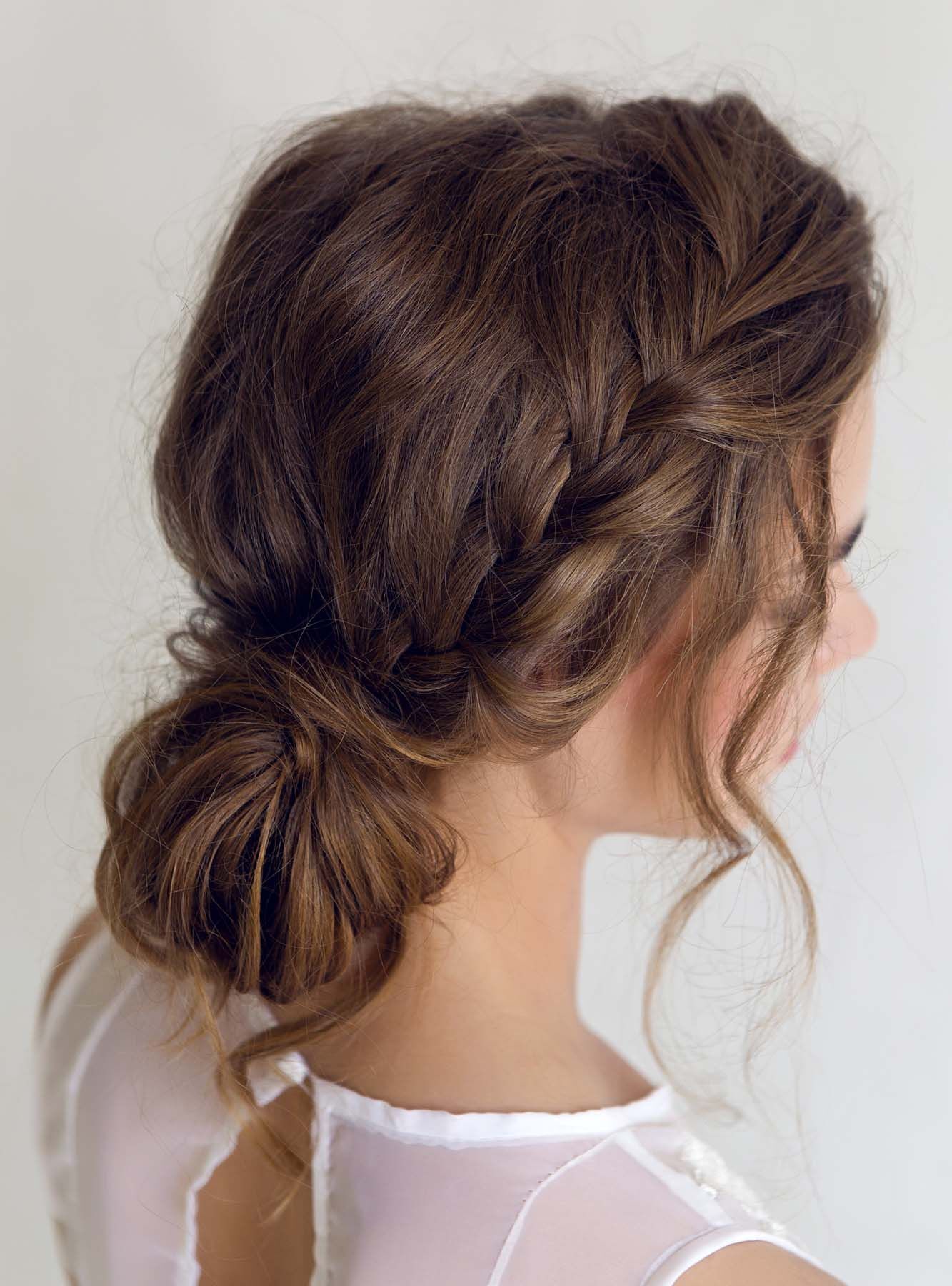 ผมเกล้าเปียต่ำ (Credit: Rex by Shutterstock)