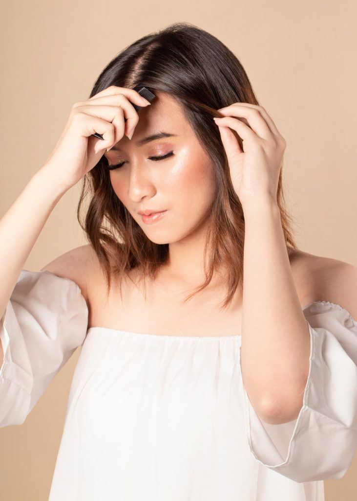 ผู้หญิงเอเชีย ผมสั้น สาธิตวิธีทำผม เปียผมสั้น