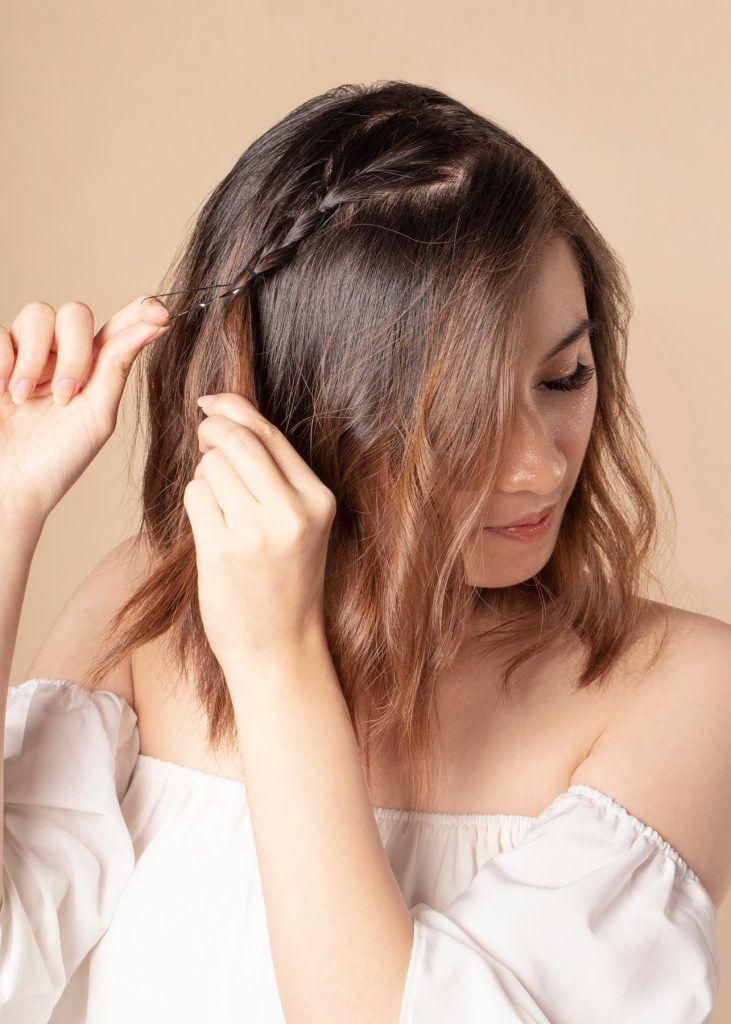 ผู้หญิงเอเชีย ผมสั้น สาธิตวิธีทำผม เปียผมสั้น