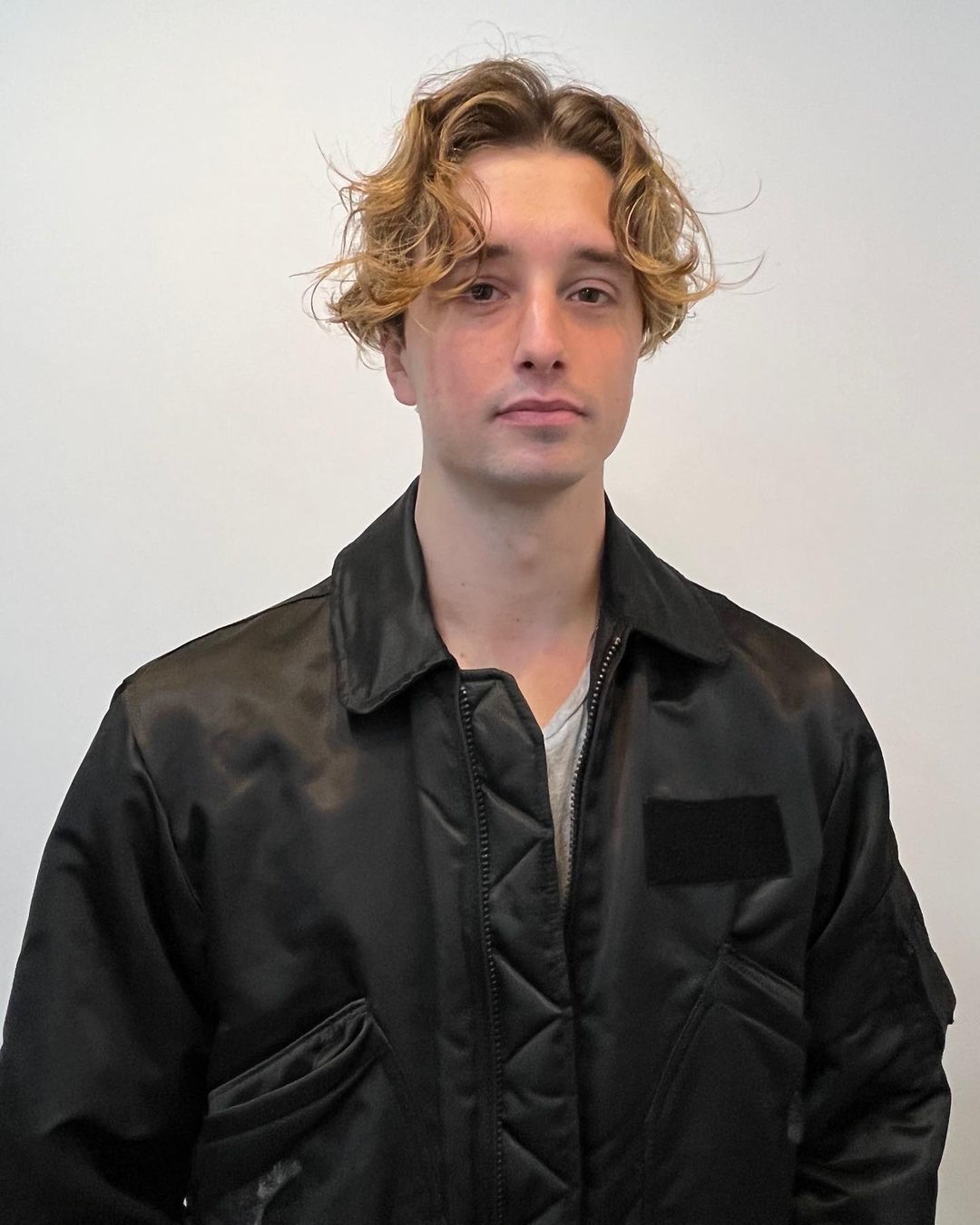 Wavy Curtain Bangs(Credit: Instagram/@ryojiiin)