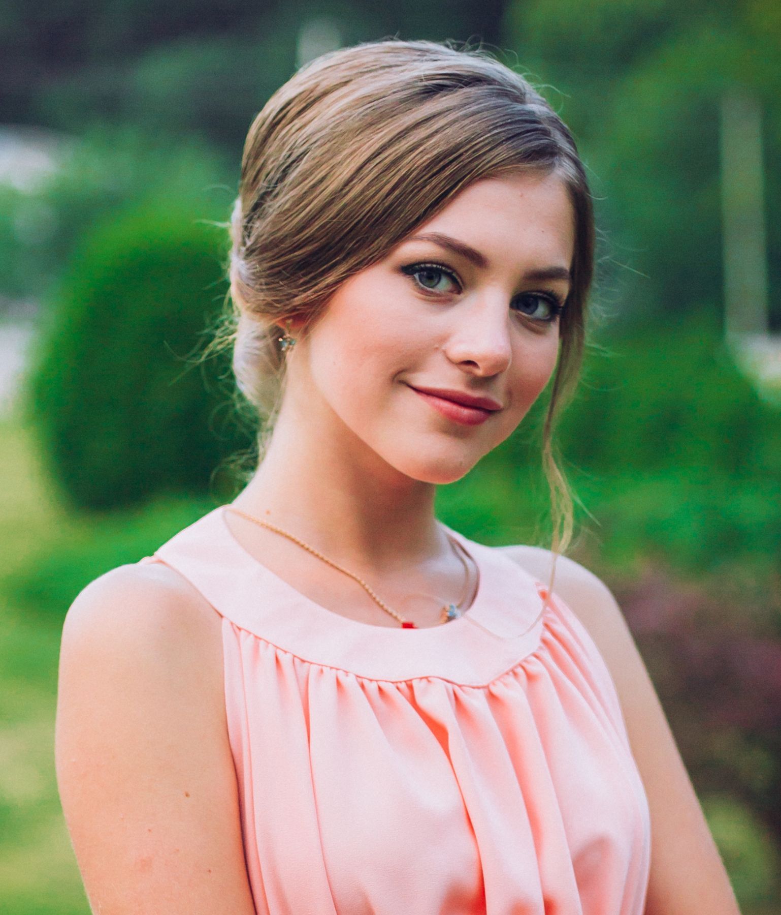 45 ไอเดีย ทรงผมไปงานแต่งงาน สำหรับเพื่อนเจ้าสาวหน้ากลม แก้มอิ่ม