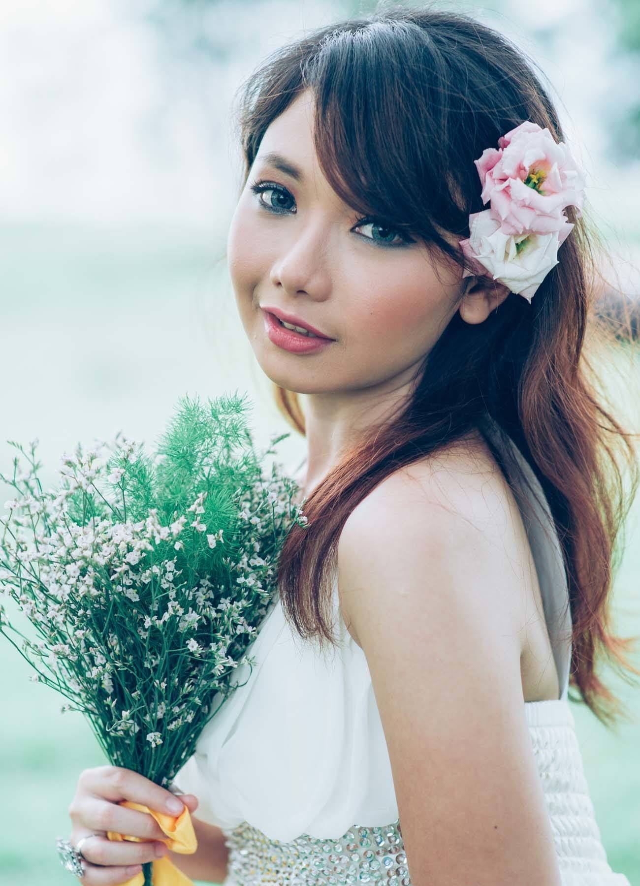 ปล่อยผมยาว หน้าม้าปัดข้าง (Credit: Rex by Shutterstock)