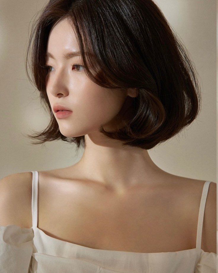 ผู้หญิงเอเชีย ไว้ผมสั้นสีดำ ทรงผมผู้หญิง 2023