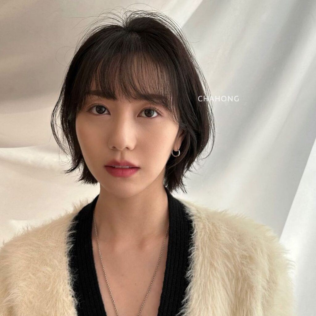 ผู้หญิงเอเชีย ไว้ผมสั้นสีดำ ทรงผมผู้หญิง 2023
