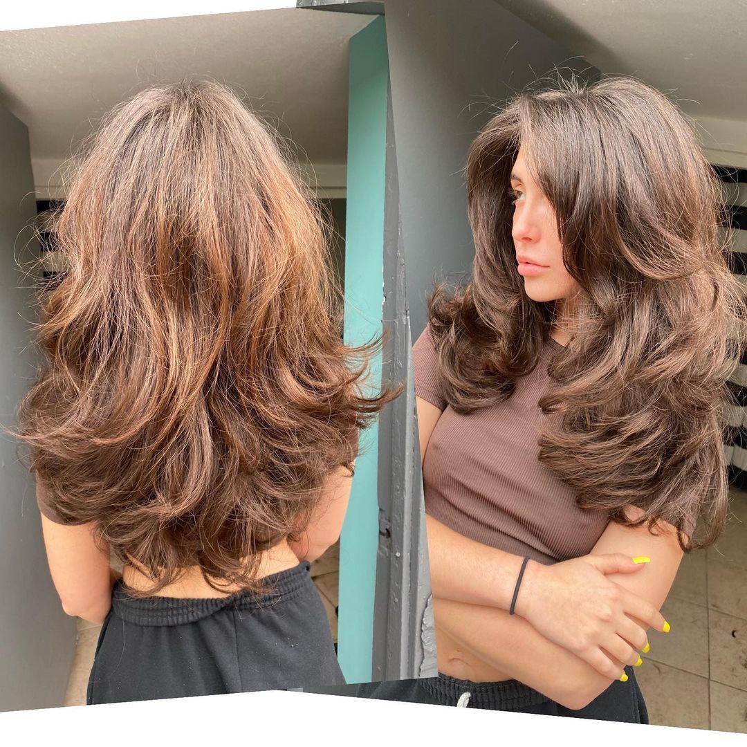 ผู้หญิงฝรั่ง ไว้ผมสั้นสีน้ำตาลเข้ม ทรงผมผู้หญิง 2023