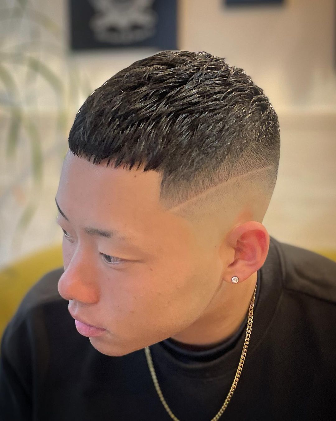 ผู้ชายเอเชีย ตัดผมสั้น ไว้มผมทรงครูว์คัต สกินเฟด ทรงผมชาย 2024