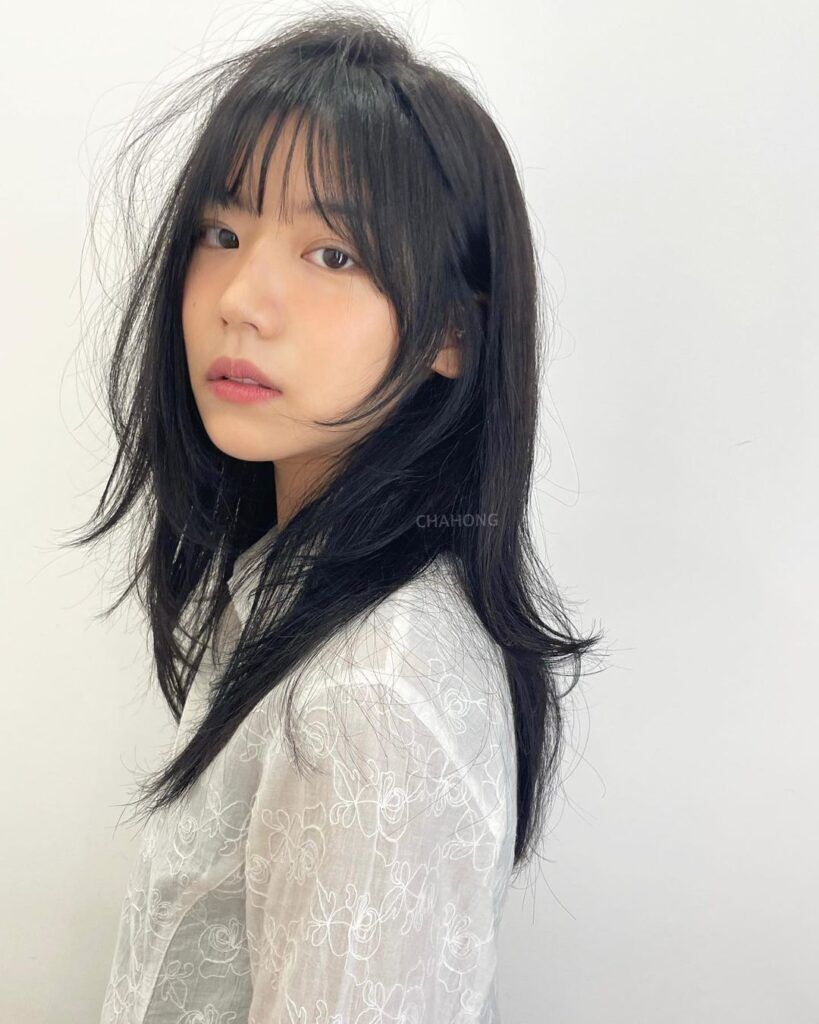 ผู้หญิงเอเชีย ไว้ผมยาวสีดำ ทรงผมผู้หญิง 2023