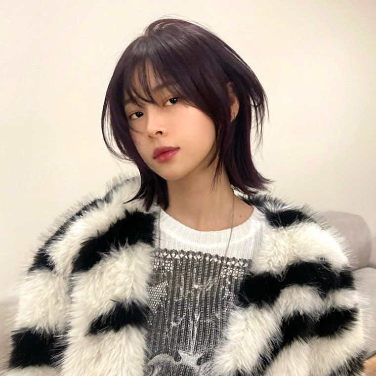 ผู้หญิงเอเชีย ไว้ผมสั้นสีดำ ทรงผมผู้หญิง 2023