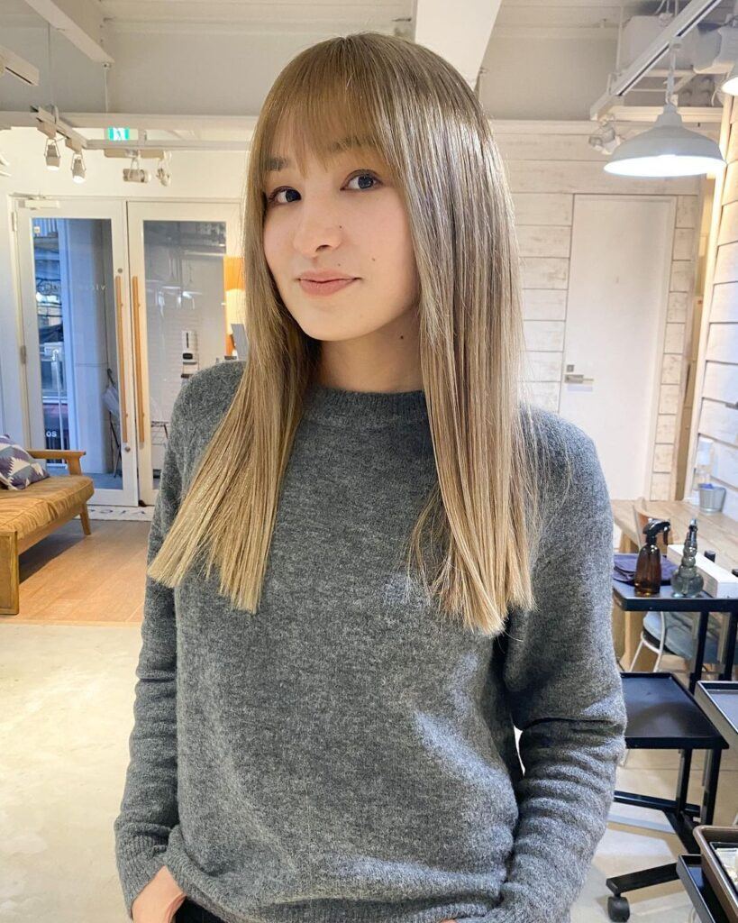 ทรงผมยาวตรงตัดปลายเรียบ