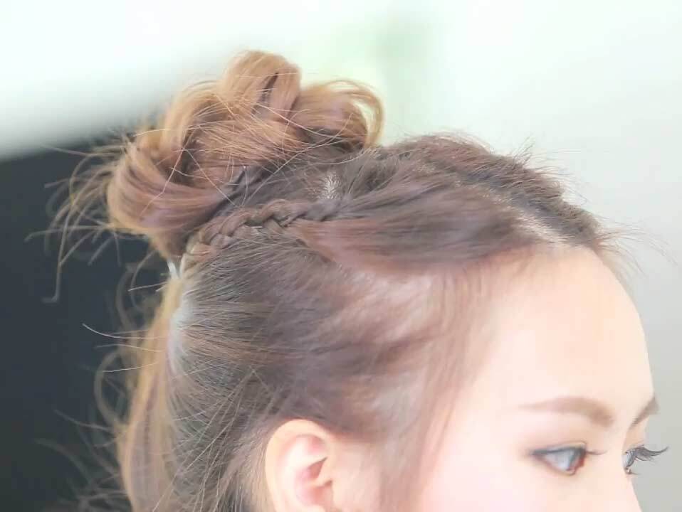 มัดผมคลายร้อน ด้วยบันผมน่ารักสดใส (Credit: All Things Beauty YouTube Thailand)