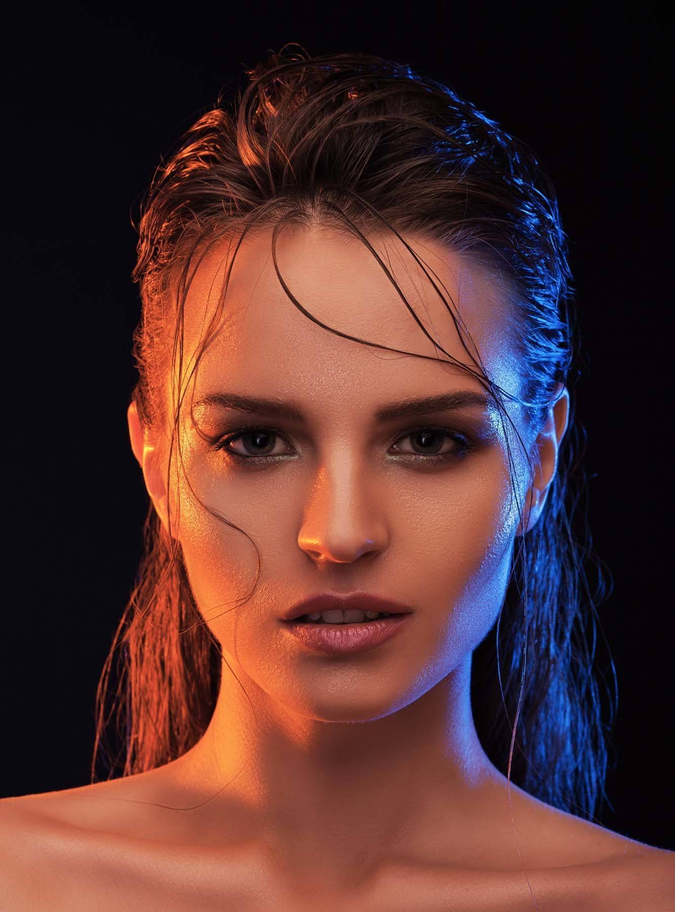 ผู้หญิง ฝรั่ง รวบผม ทรงผมสไตล์เว็ทลุค