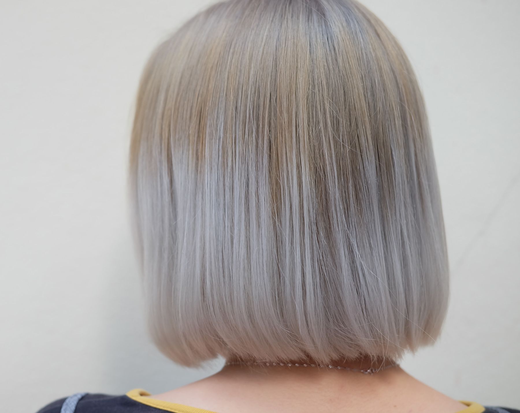 ผมสีน้ำตาลเทาแบบออมเบร (Ash Brown Ombre) (Credit: Rex by Shutterstock)