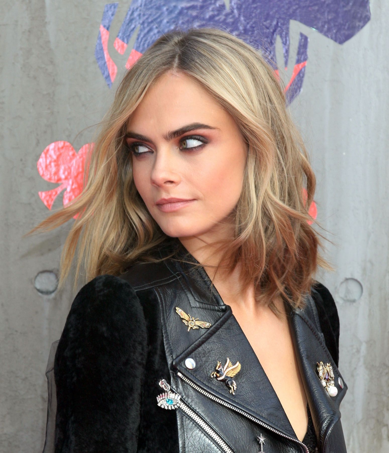 ผมสีน้ำตาลเหลือบเทา / ประกายเทา (A Hint of Ash Brown) (Credit: Rex by Shutterstock)