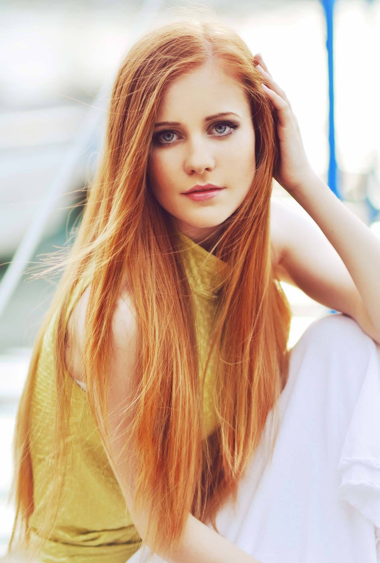 ผมสีบลอนด์อ่อนสีแอพพริคอท (Credit: Rex by Shutterstock)