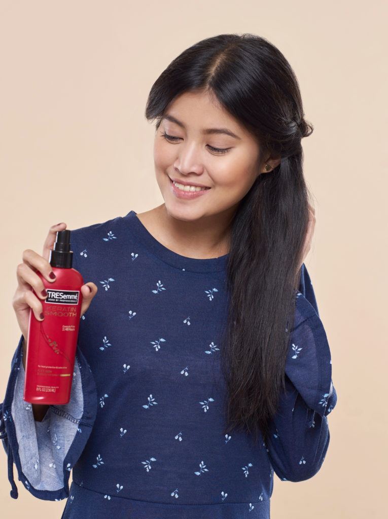 ผู้หญิงผมยาวสีดำ ถักเปียมงกุฎครึ่งหัว