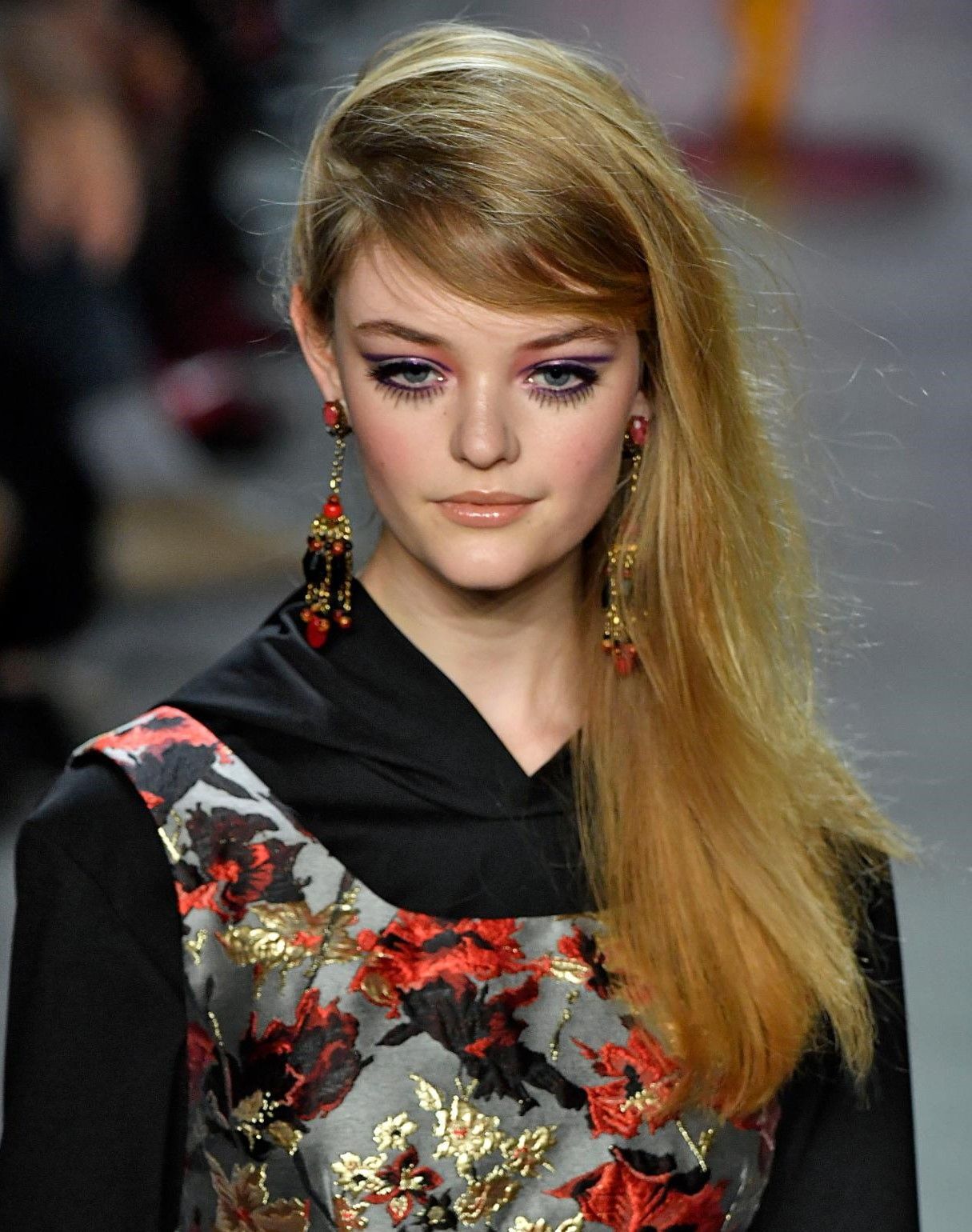 ทรงผมวินเทจ  ยุค 1980 จาก Anna Sui (Credit: indigitalimages.com)