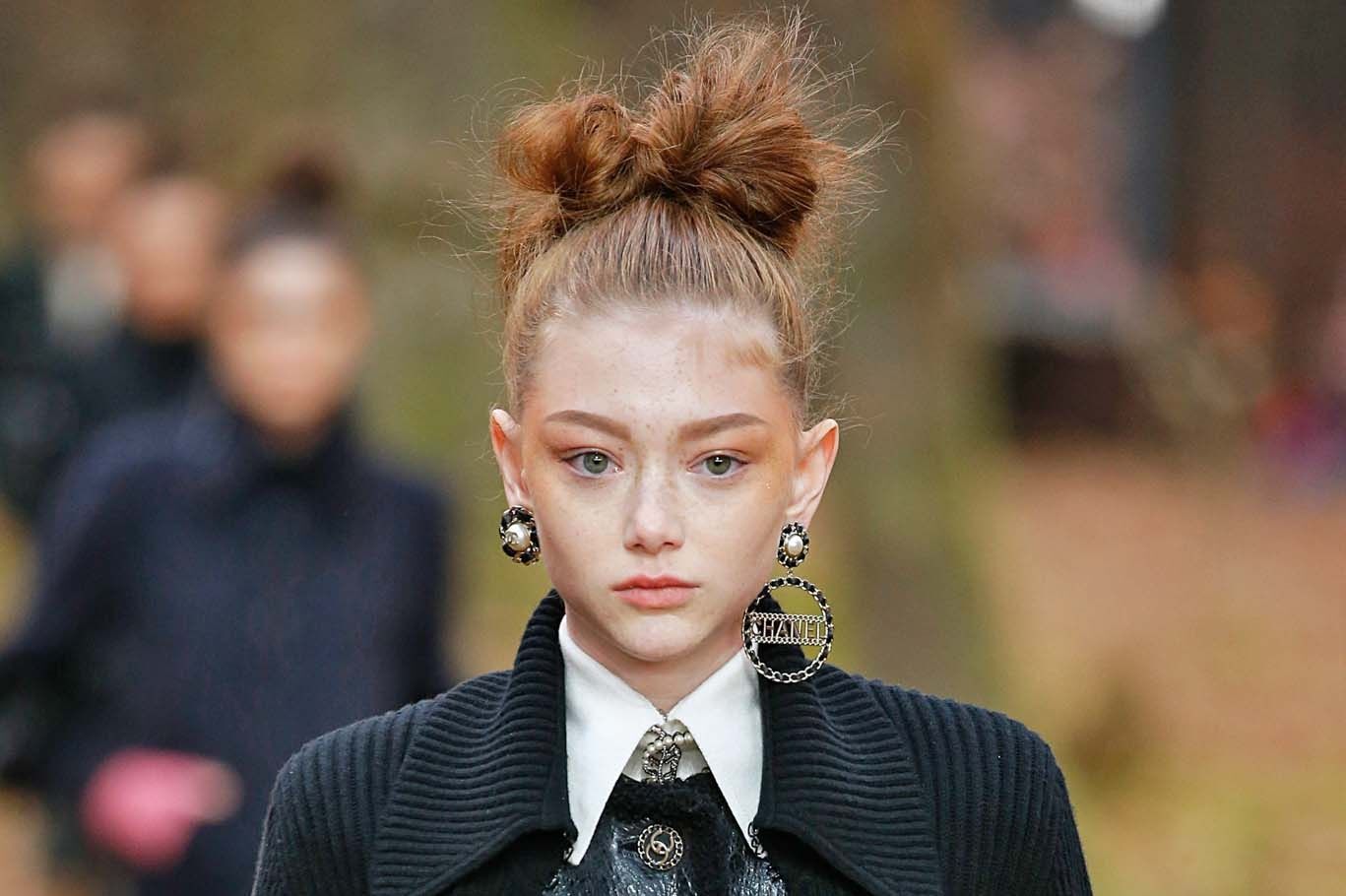 นางแบบ รันเวย์ เกล้าผมบันยุ่งๆ