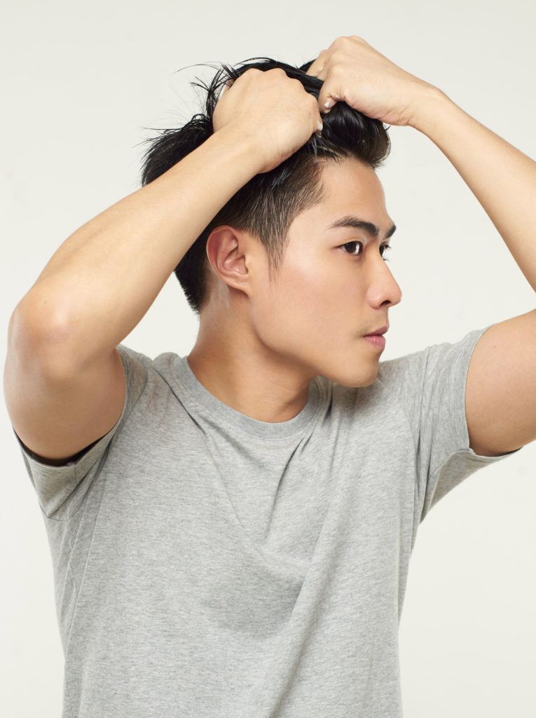 เซ็ตผมแสกข้างใส่มูส