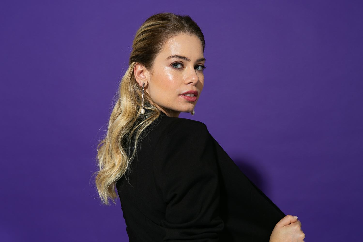 มัดผมครึ่งหัว (Credit: Verity Jane Smith)