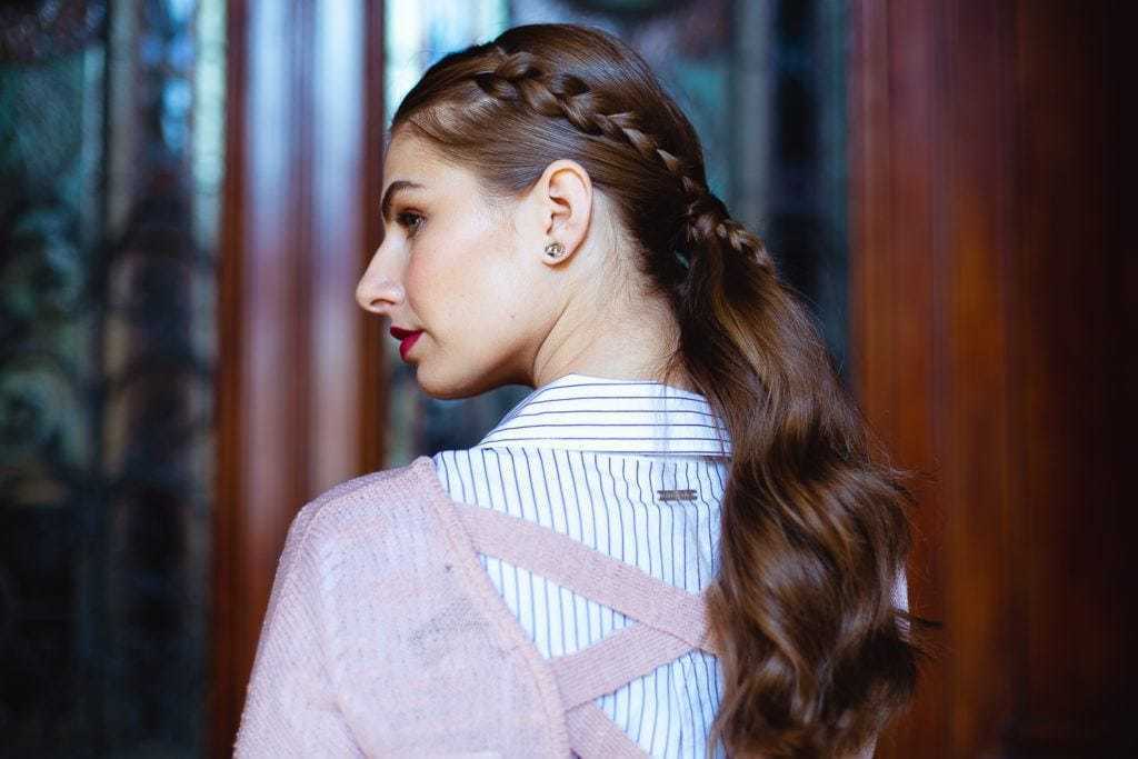 ถักเปียเป็นดีเทลเก๋ๆ (Credit: Verity Jane Smith)