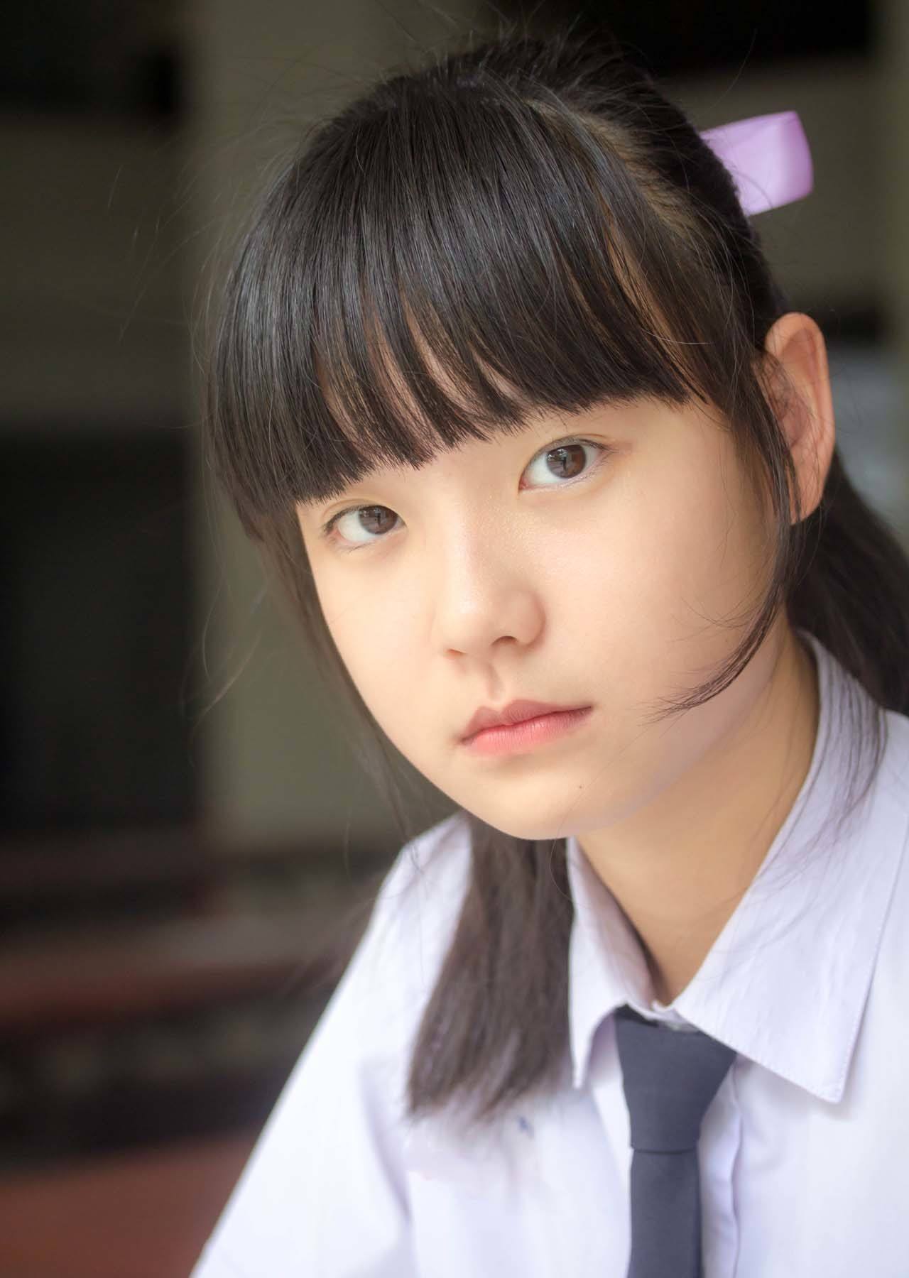 ผูกริบบิ้นสีขาว หรือ สีตามระเบียบ (Credit: Rex by Shutterstock)