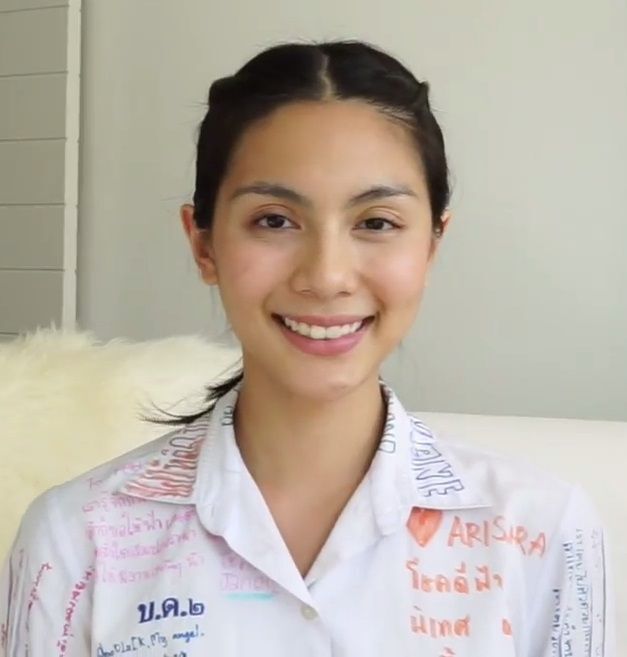 มัดหางม้าต่ำ (Credit: All Things Beauty Youtube)