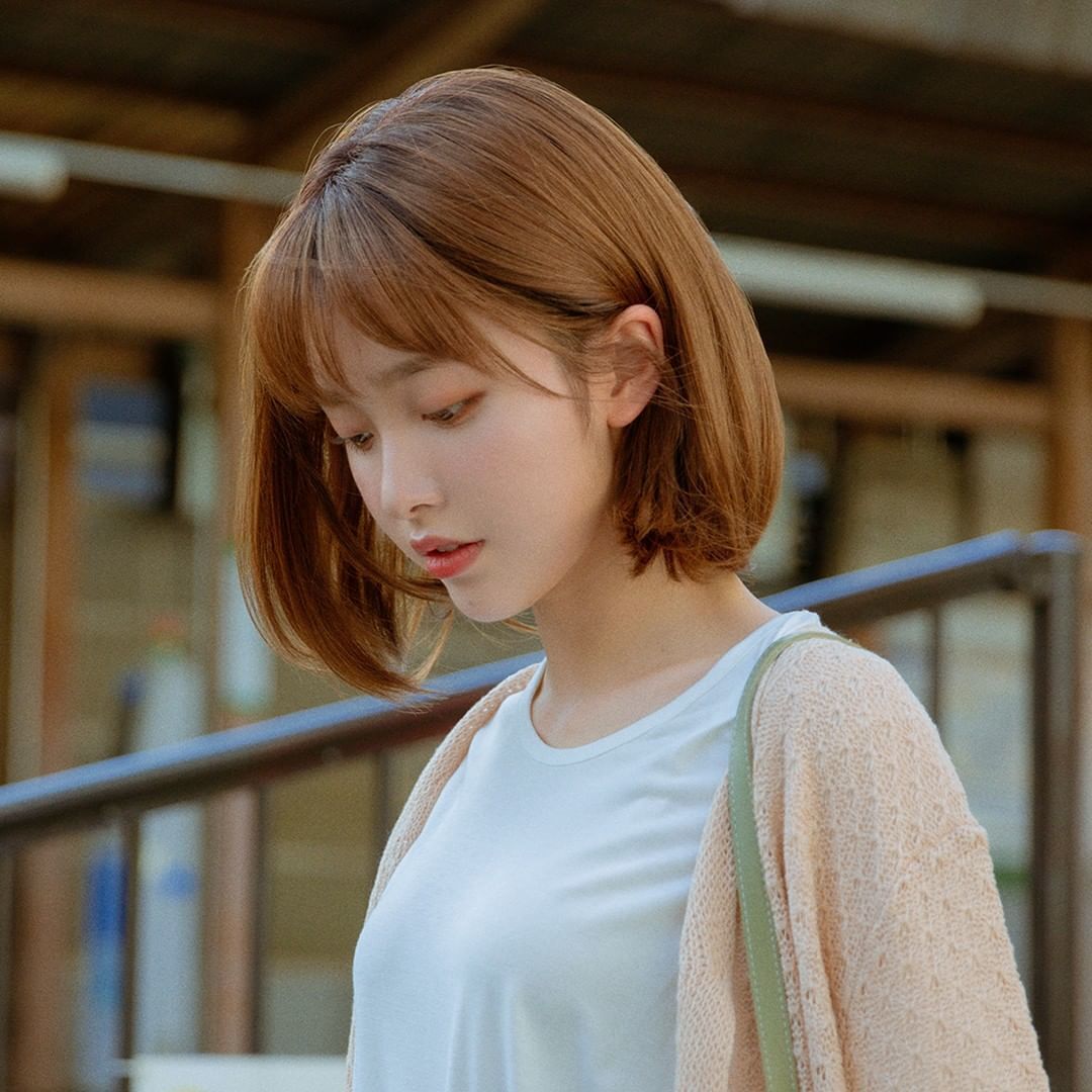 บ๊อบสั้นกับหน้าม้าทรงเอ (Credit: instagram/@pinkage_korea)