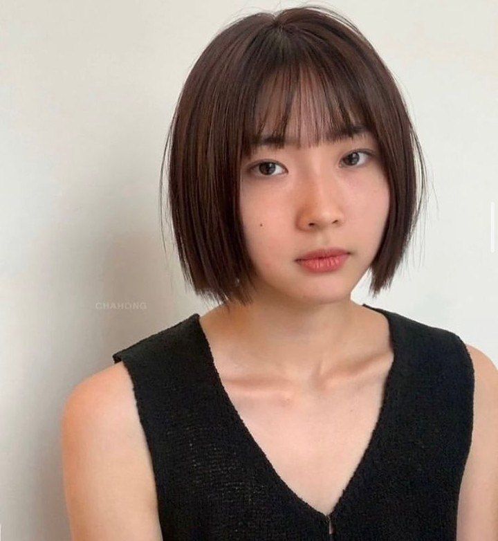 บ๊อบตัดตรง กับหน้าม้าซีทรู (Credit: instagram/@chahong_official)