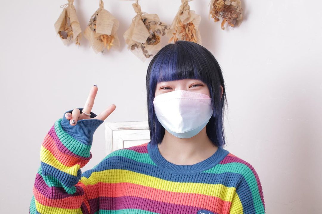 ไฮไลท์อินเนอร์คัลเลอร์เฉดไลท์บลูฟ้าอมเขียว (Credit: instagram/@_marupon427)