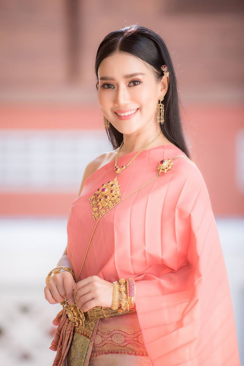 long hair bride wearing a thai dress