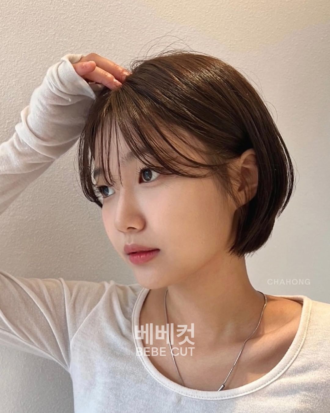 บ๊อบสั้นซอยทุย หน้าม้าซีทรูยาว (Credit: instagram/@chahong_official)