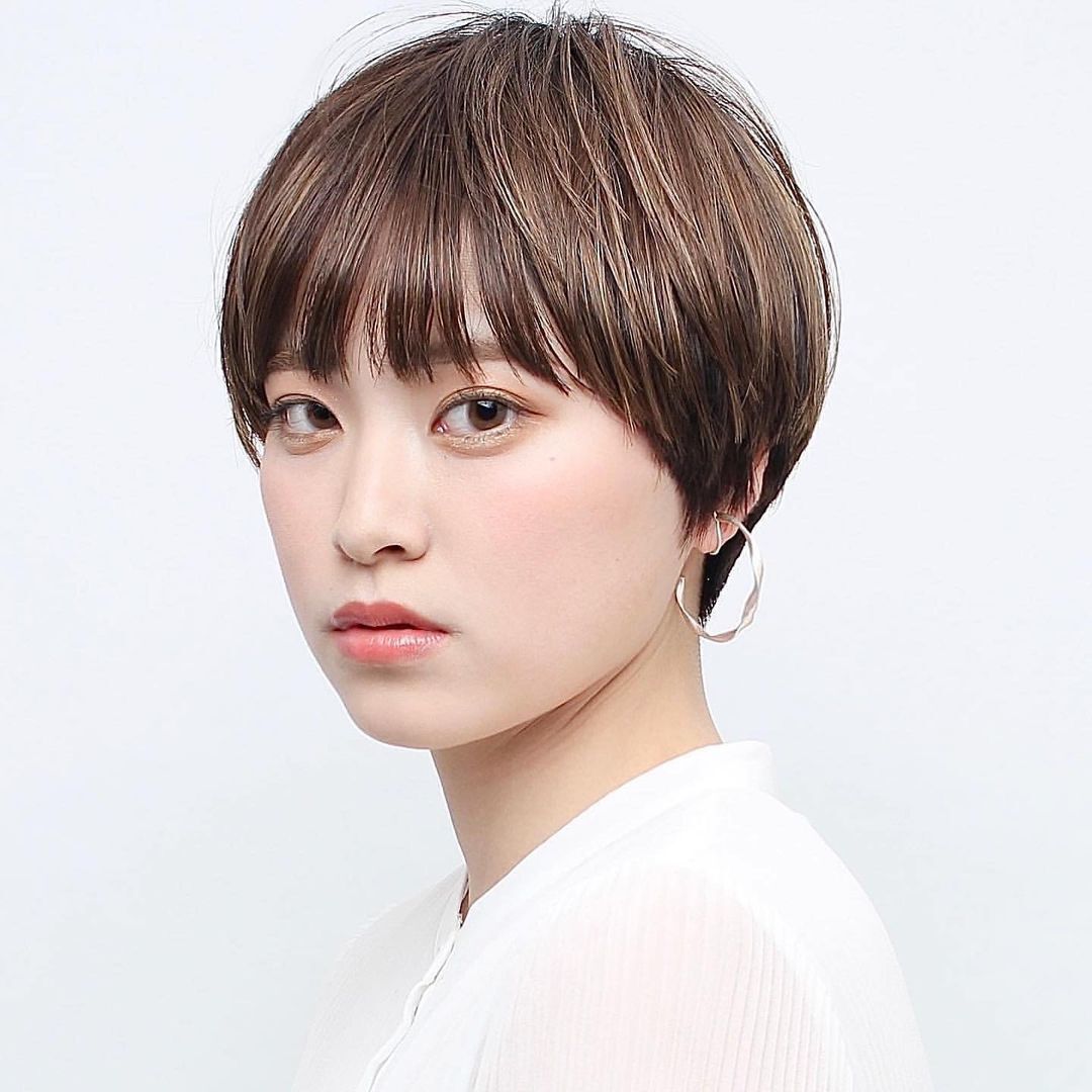 ผมหน้าม้าที่ซอยล้อมกรอบหน้า (Credit: instagram/@yuya__hair)