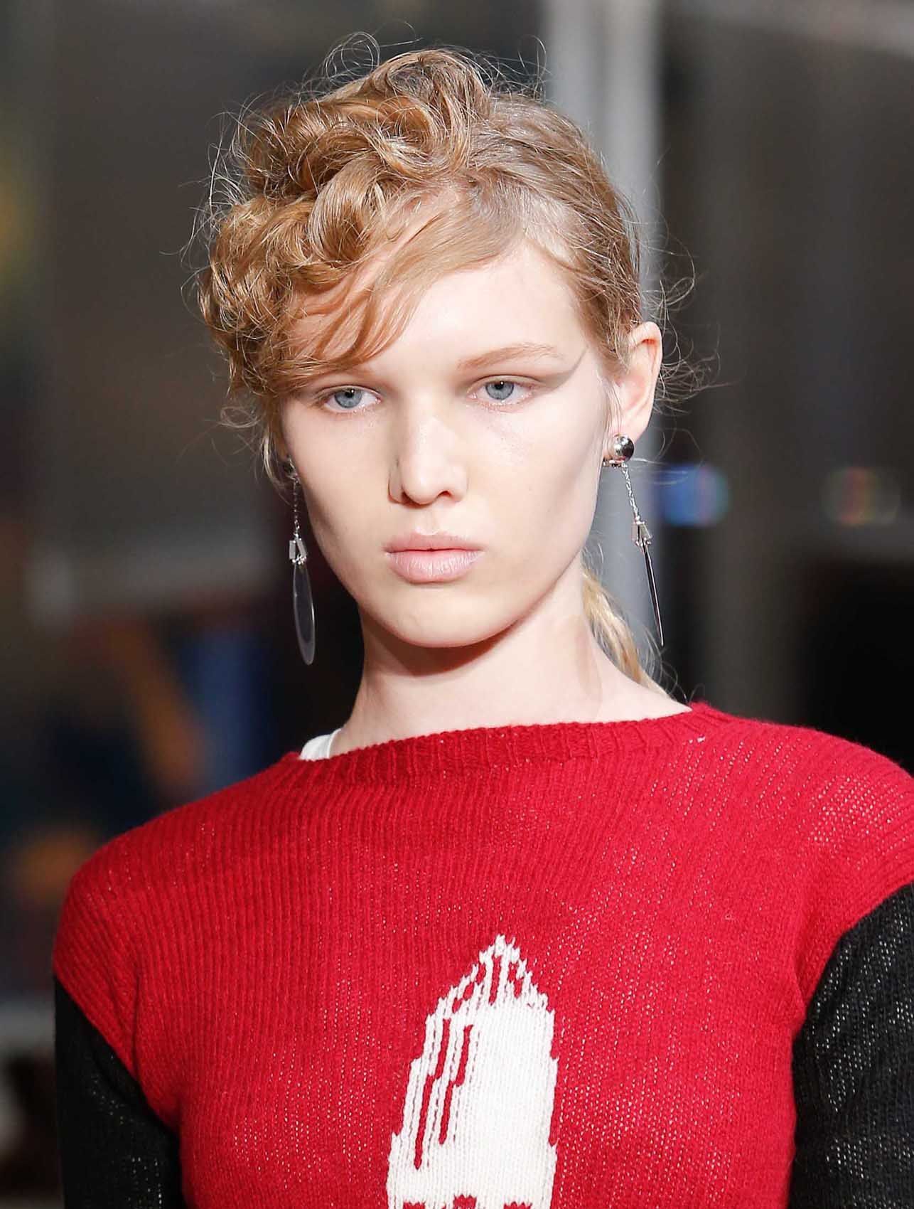 อัพเดตเทรนด์สีผมสวยมาแรงแห่งปี ที่สาวๆ จะพลาดไม่ได้