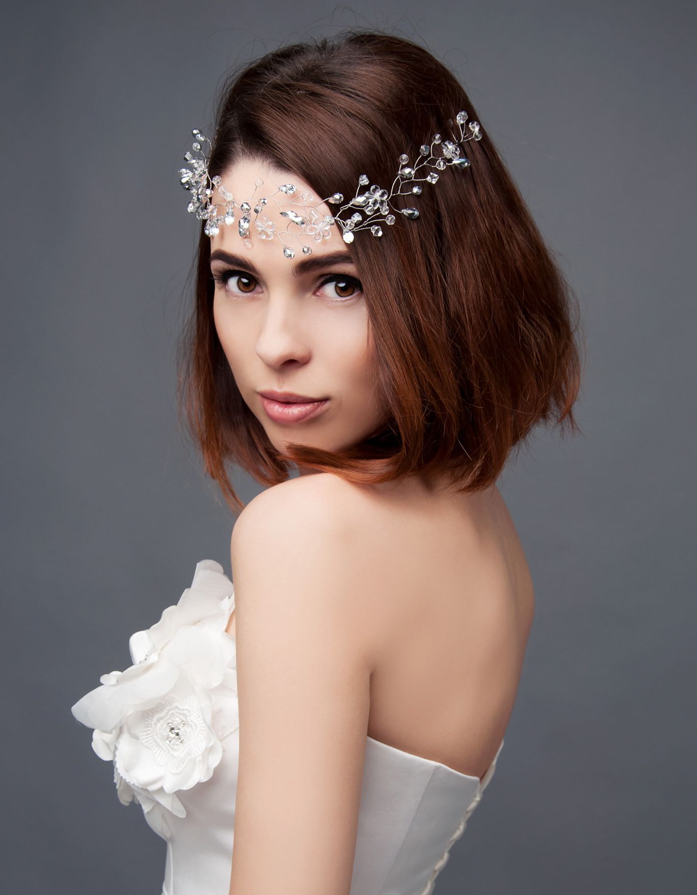 เจ้าสาวผมบ๊อบ (Credit : Shutterstock)