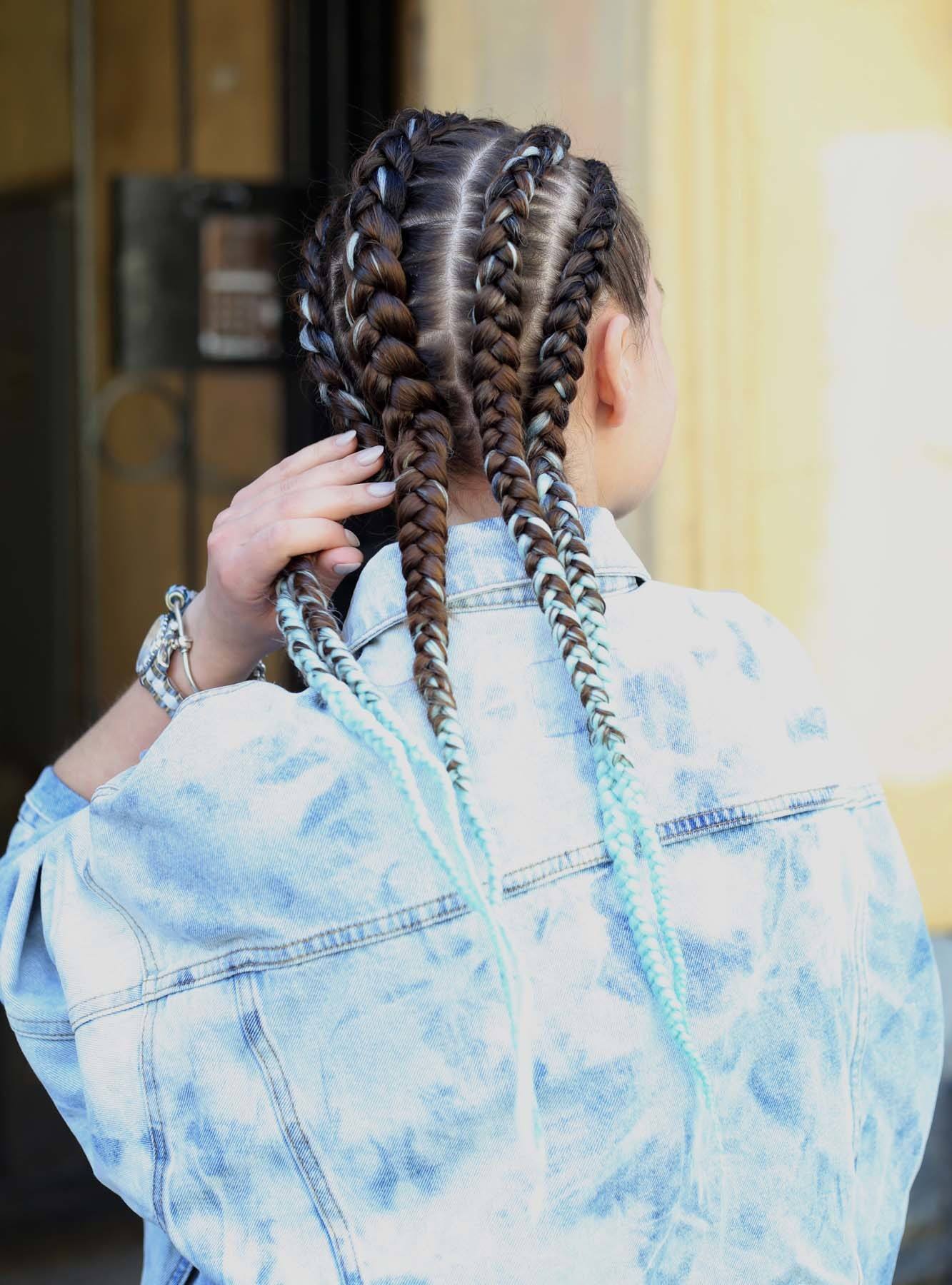 เปียคอนโรลแบบแคชชวล ง่ายๆ (Credit: Rex by Shutterstock)