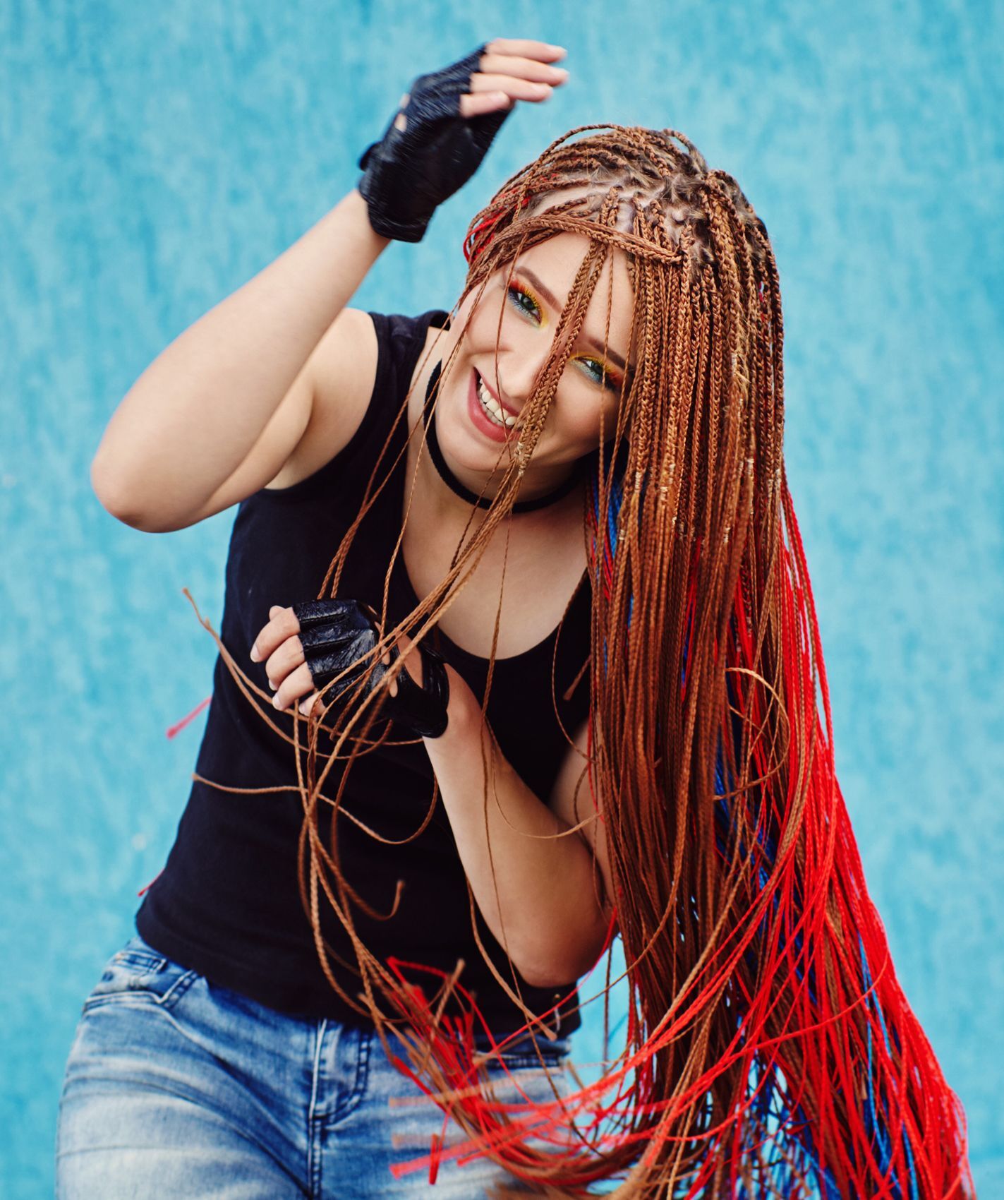 เปีย Cornrow แบบใส่ไหม (Credit : Shutterstock)