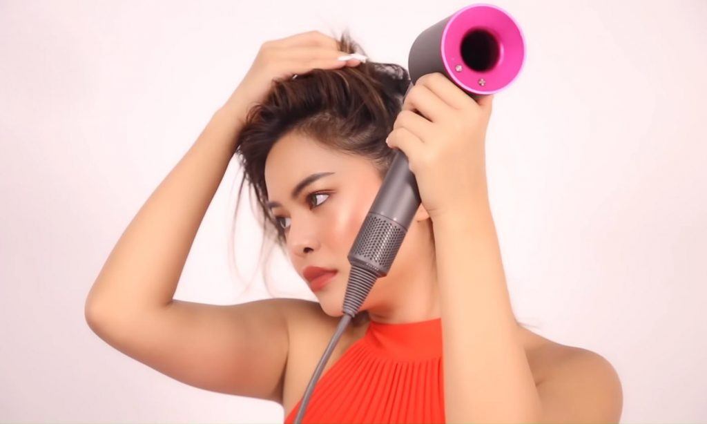 ผู้หญิงเอเชีย ผมยาว สาธิตวิธีทำ ทรงผมเว็ทลุค