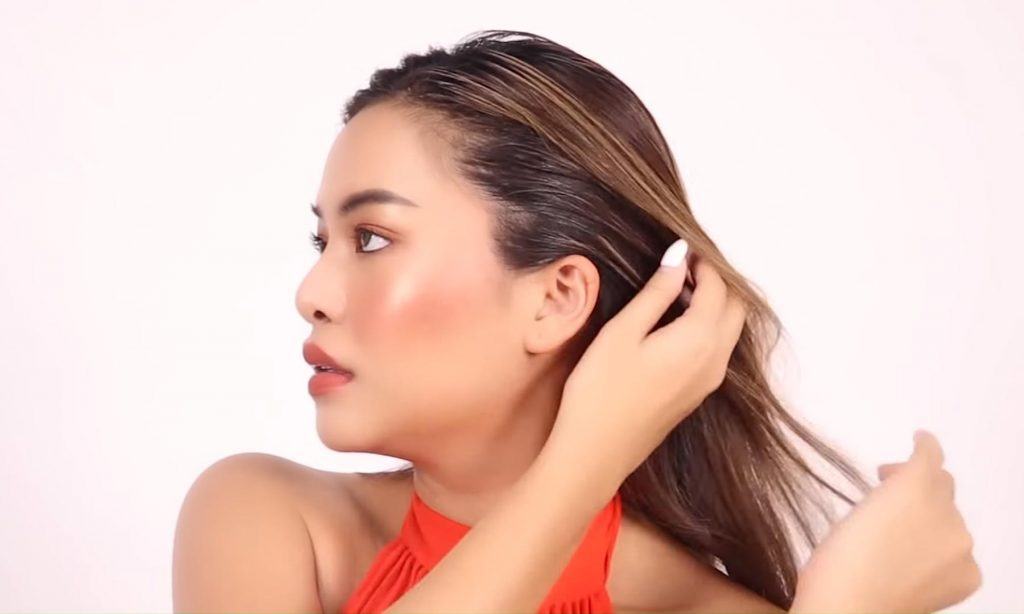 ผู้หญิงเอเชีย ผมยาว สาธิตวิธีทำ ทรงผมเว็ทลุค