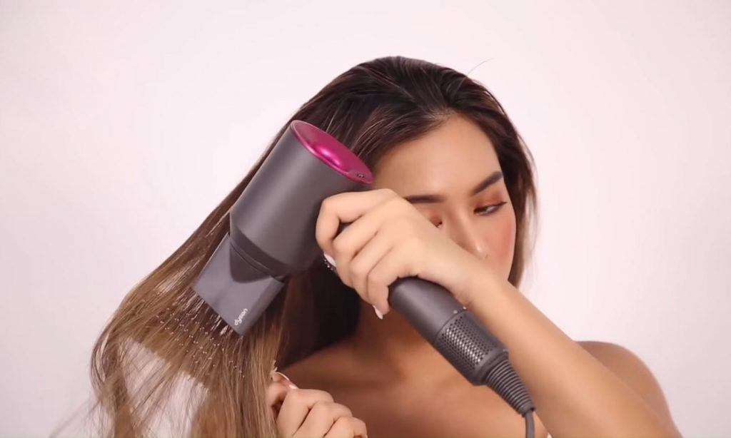 ผู้หญิงเอเชีย ผมยาว สาธิตวิธีทำ ทรงผมเว็ทลุค