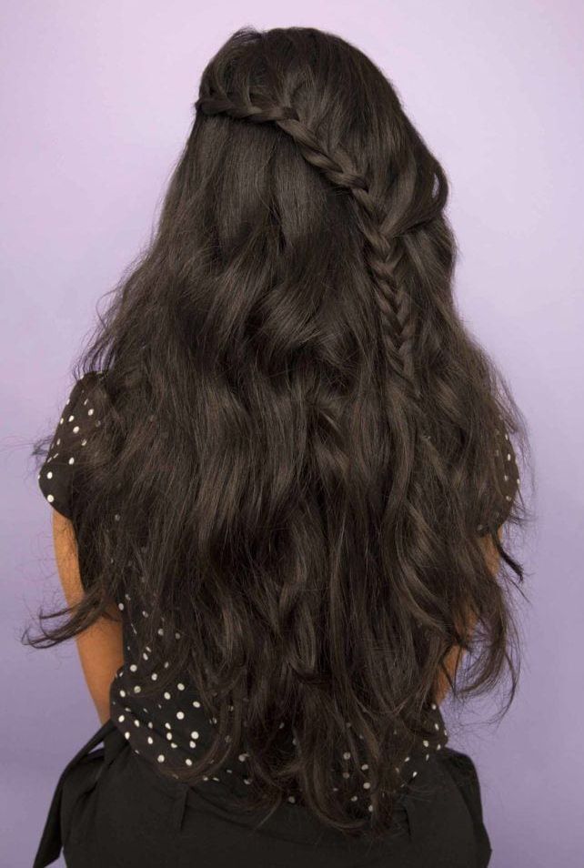 ชวนสาวๆ มาอัพลุคให้น่ารัก ด้วยไอเดียถักเปียน้ำตกหลากสไตล์