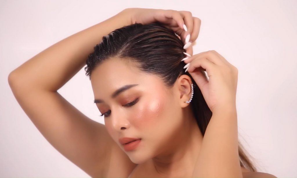 ผู้หญิงเอเชีย ผมยาว สาธิตวิธีทำ ทรงผมเว็ทลุค