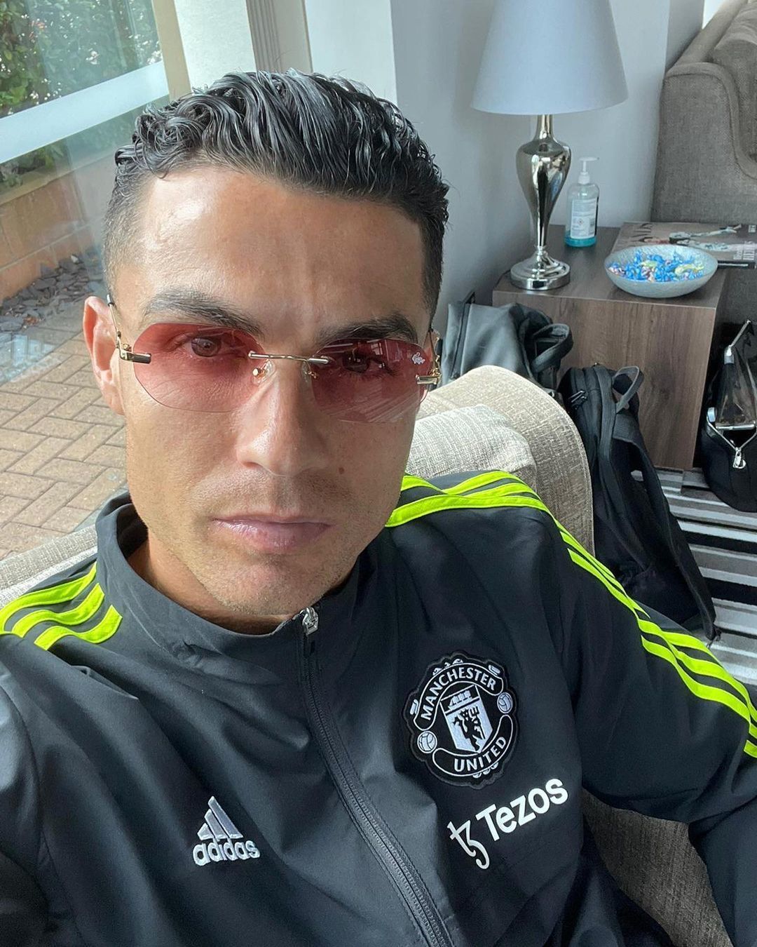 ทรงผมควิฟฟ์แบบสั้นของคริสเตียโน โรนัลโด (Credit: Instagram/@cristiano)