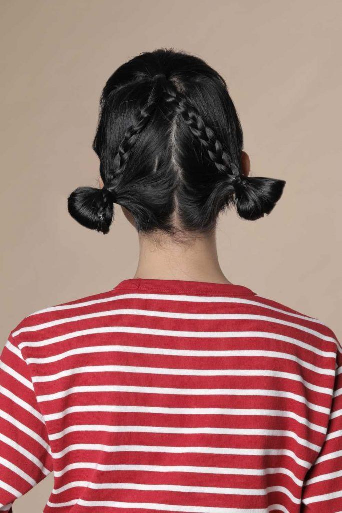 ผู้หญิงเอเชีย ผมสั้น สาธิตวิธีทำ ทรวผมสั้น ถักเปีย