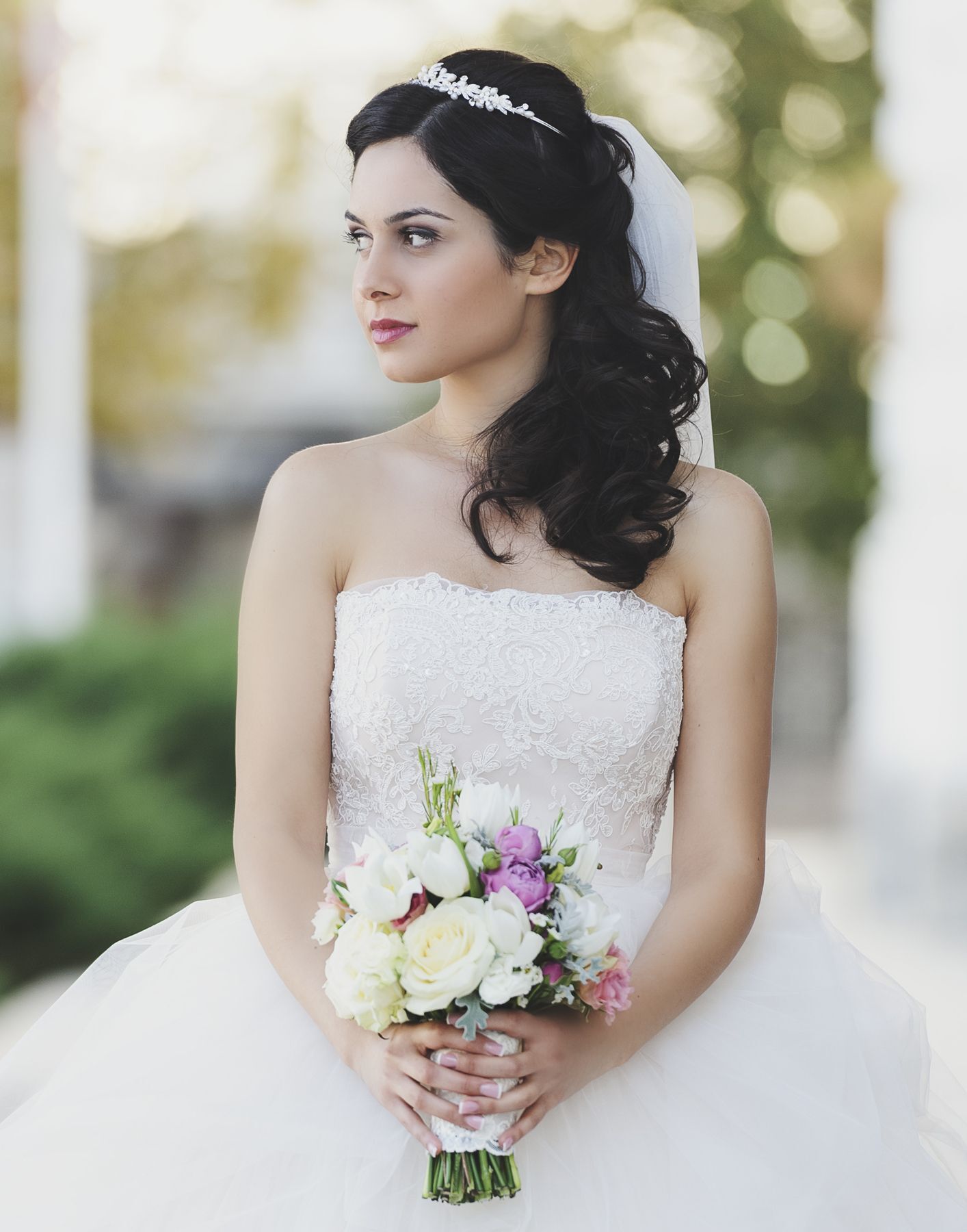 รวบผม หรือ เกล้าครึ่งหัว (Credit: Rex by Shutterstock)