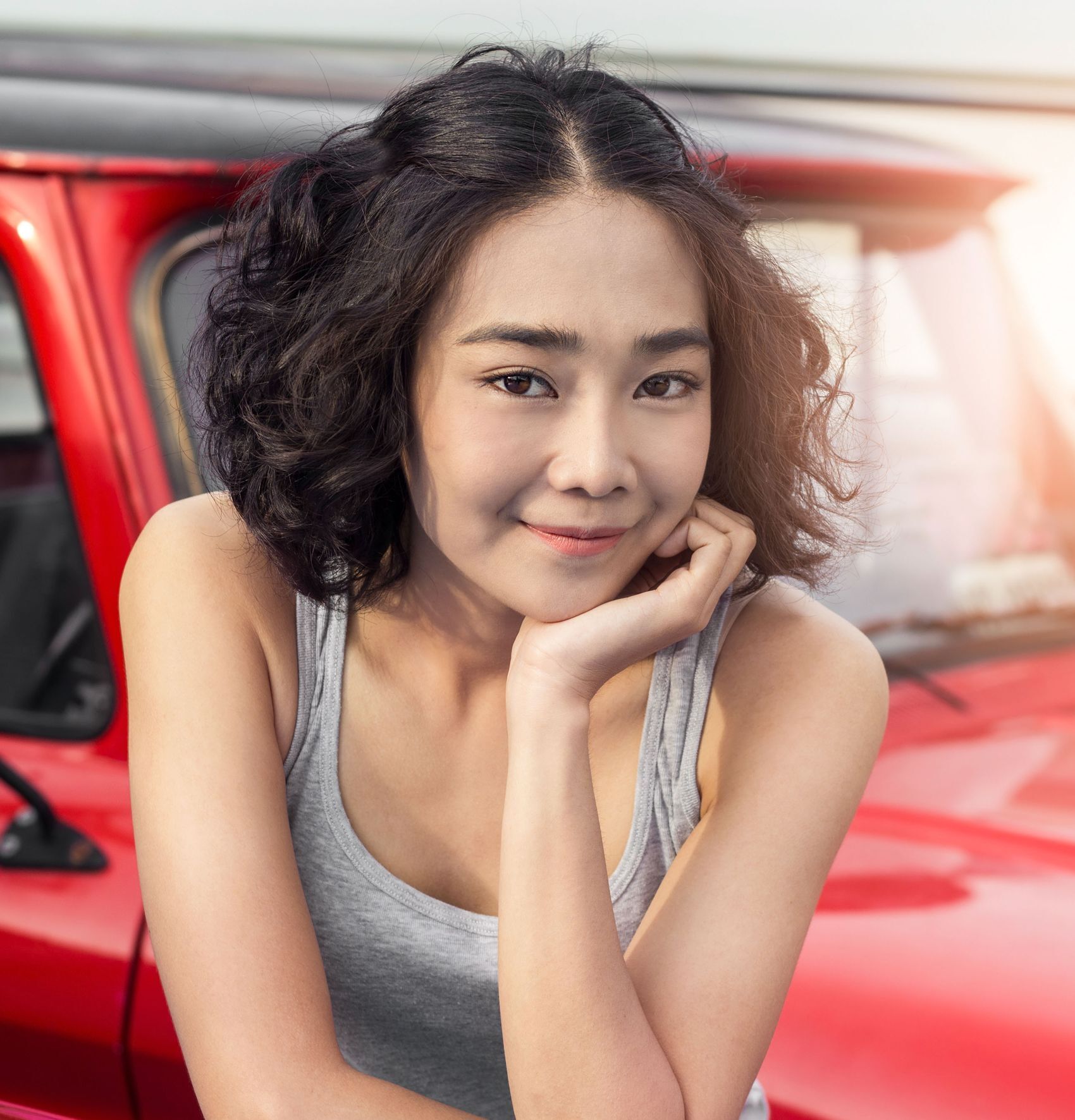 ซอยผมให้บางลง (Credit : Shutterstock)