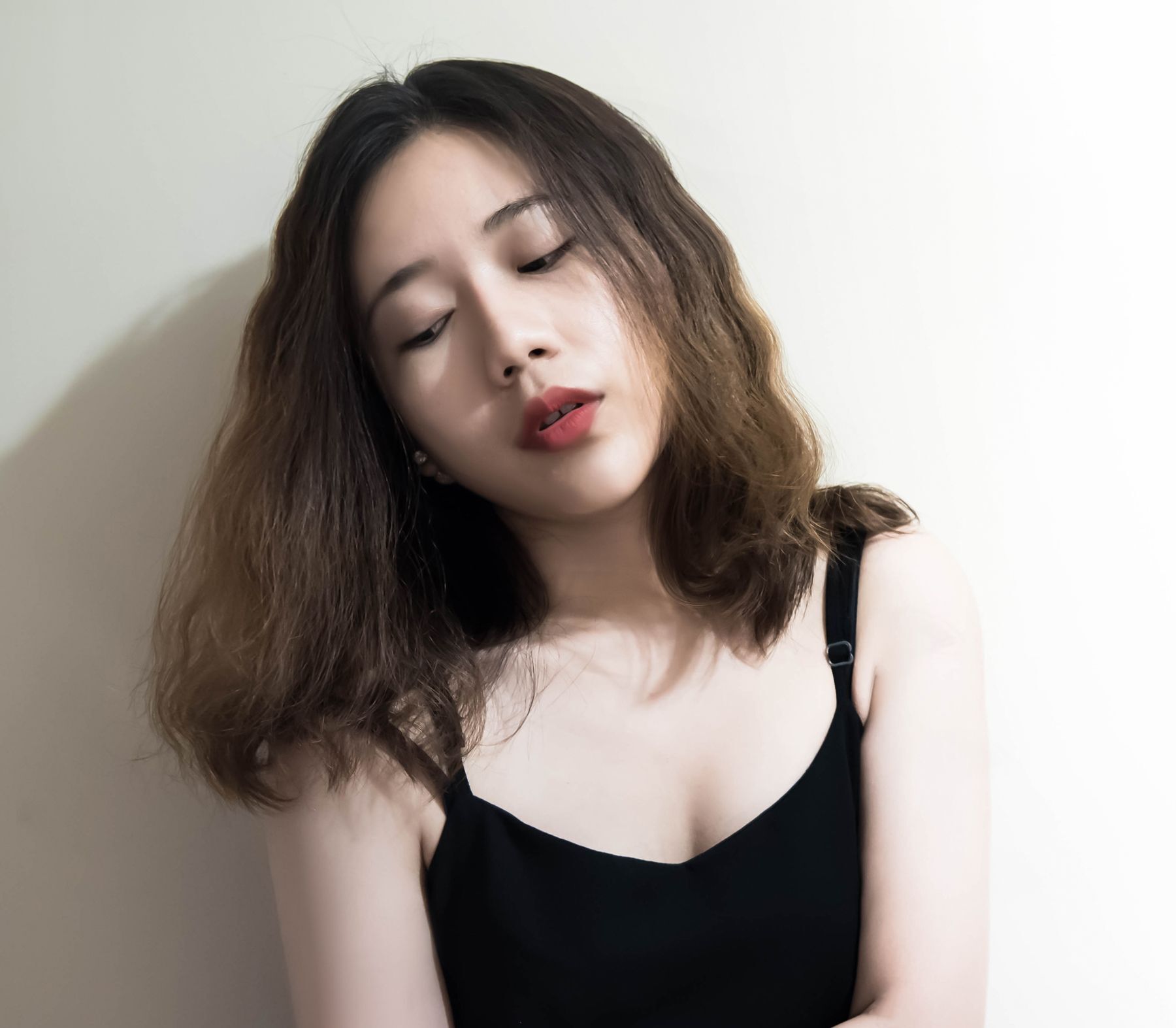 ซอยผมให้บางลง (Credit : Shutterstock)