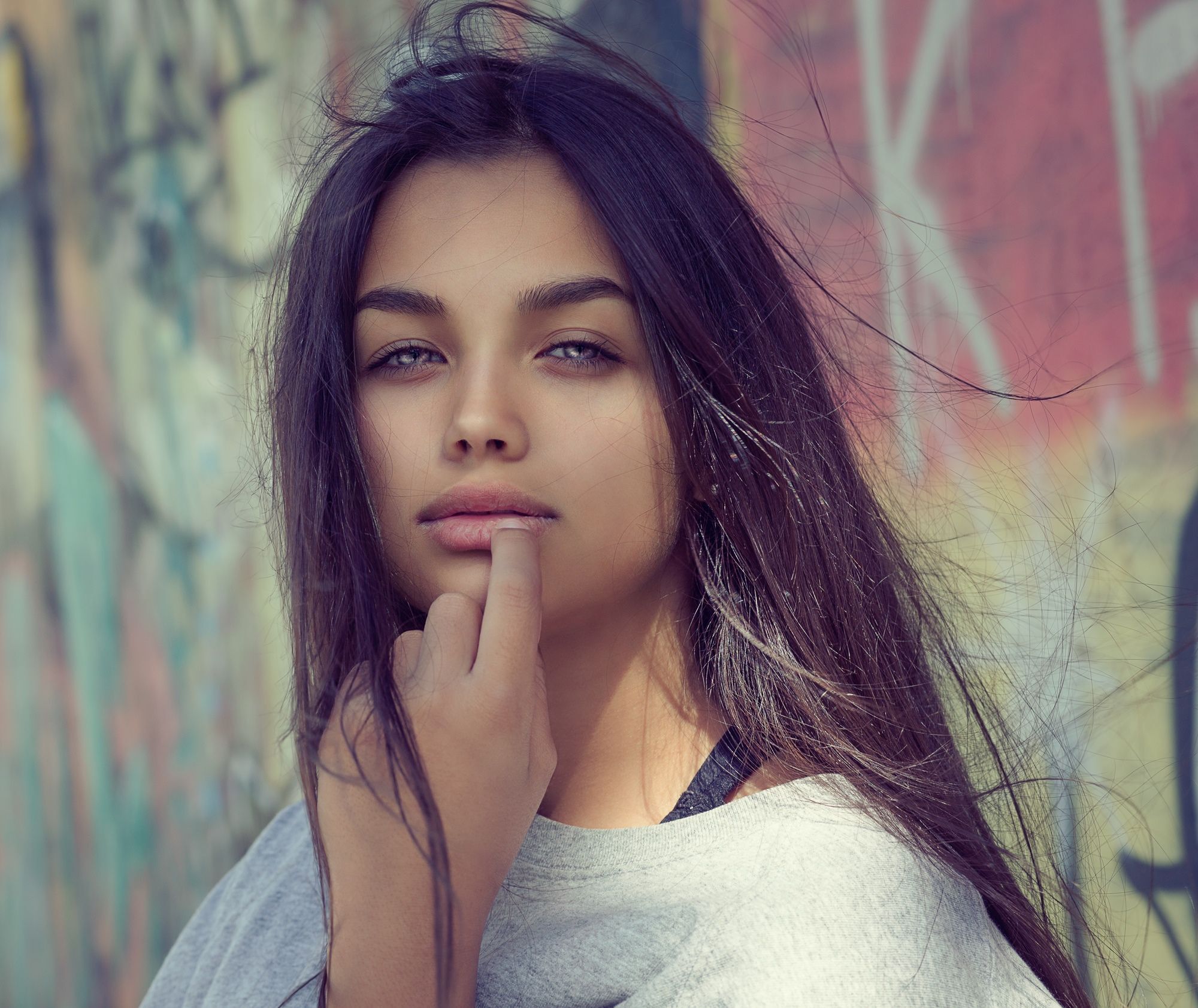 สีน้ำตาลมะฮอกกานี (Credit: Shutterstock)